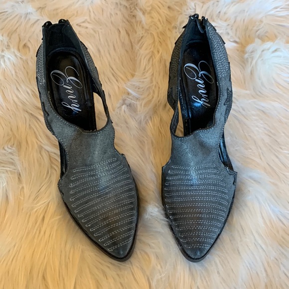 Grey Bees Knees Heels - Picture 2 of 4